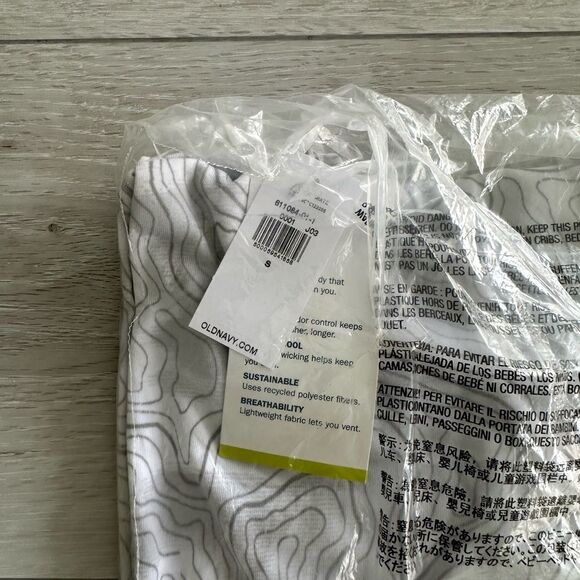 Old Navy Go-Dry Cool Odor-Control Graphic‎ Core Tee White S NWT IN PACKAGING - Picture 4 of 4
